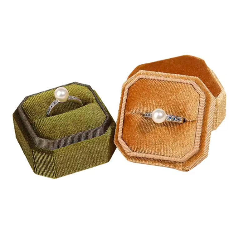 Varför behöver vi hårda material för den eleganta ringlådan för bröllop?